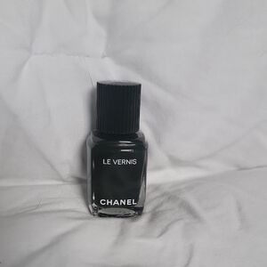 CHANEL Le Vernis Nail Polish in Jet Black
